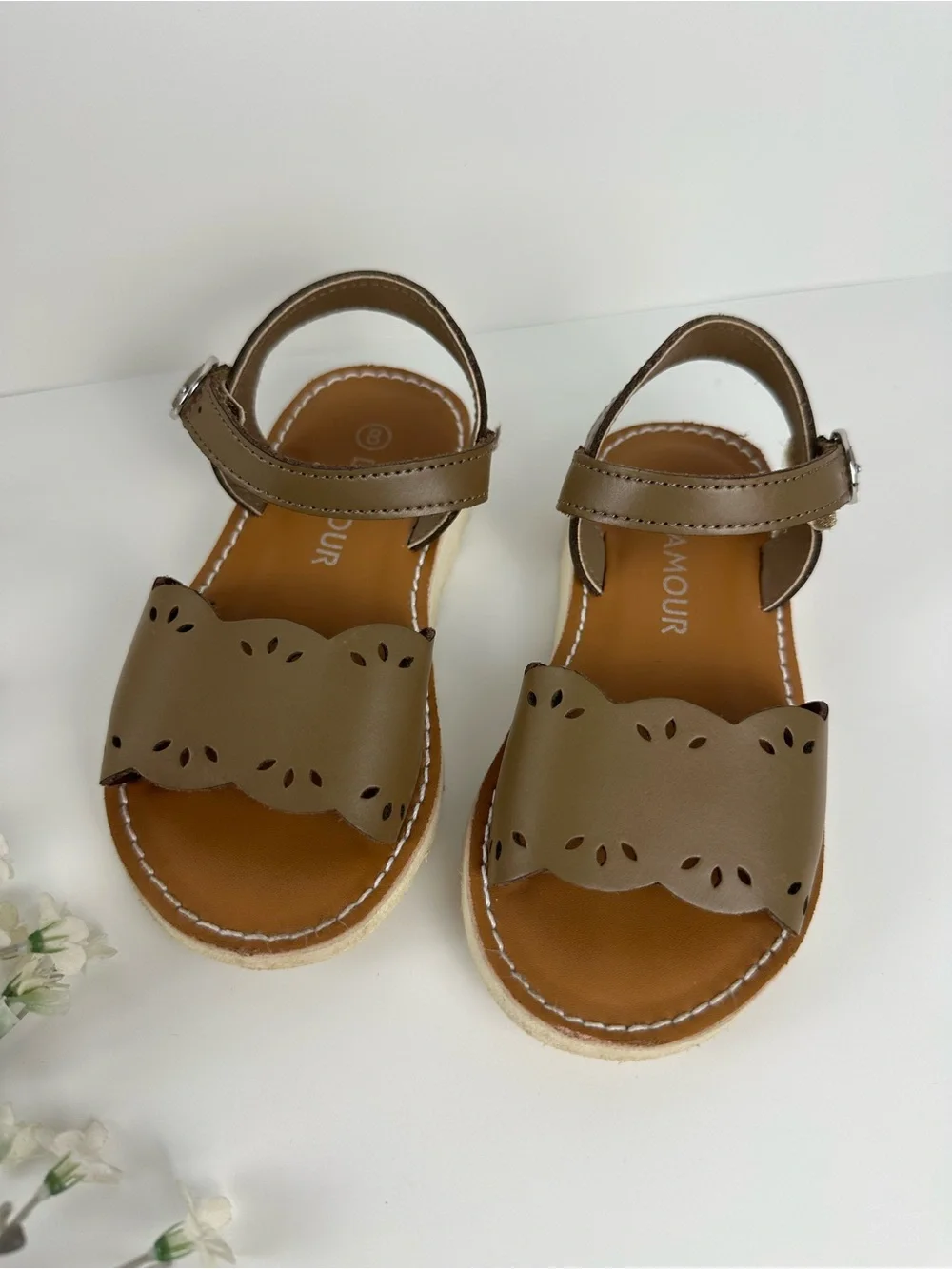 L’Amour Girls Taupe Sandals Size 8 – Scalloped Cutout Detail